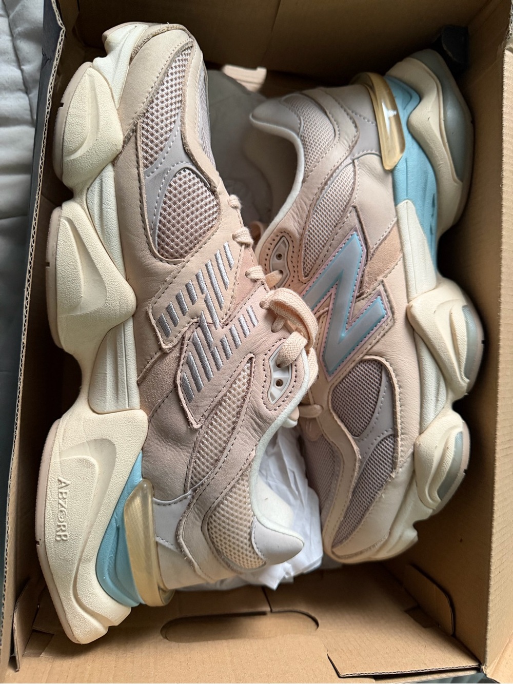New Balance Retro Runner Sneakers in pink sand and baby blue